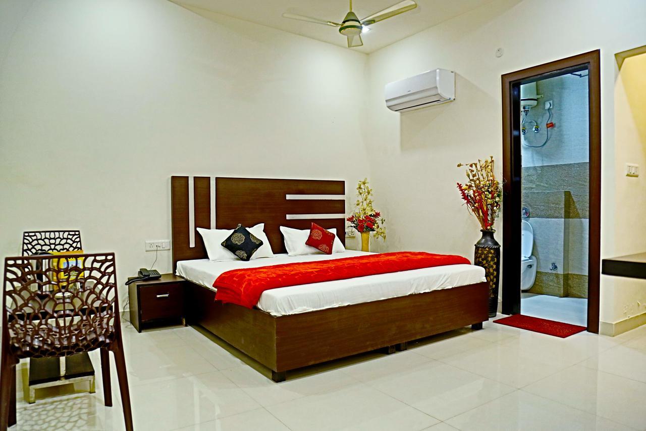 D C Vilas Agra  Luaran gambar